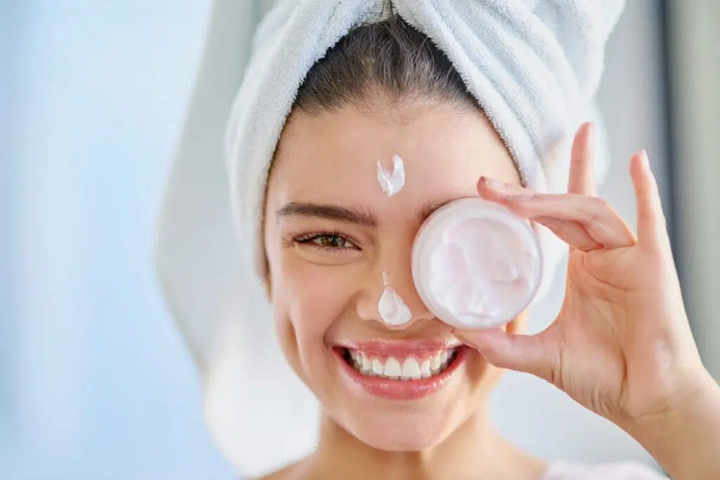 skincare-routine-stress-2000-c5e8cf3a43bf4027a959a6241e1e491a